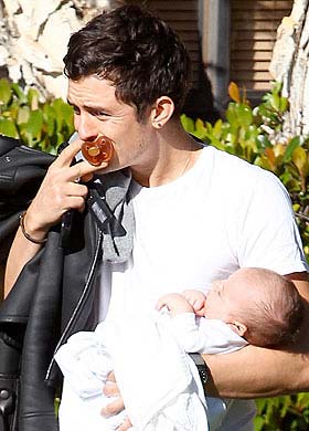 orlando-bloom-baby.jpg